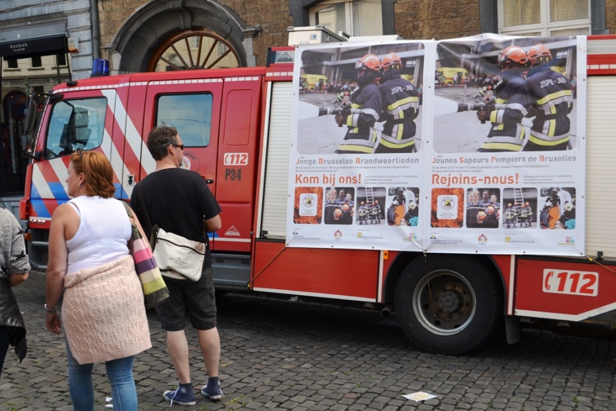 Feuerwehr Brüssel wirbt jugendliche Feuerwehrleute an